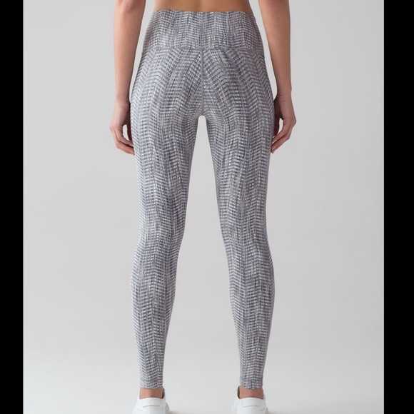 Lululemon - Wunder Under Jacquard Arrow sz 6 - Picture 2 of 8
